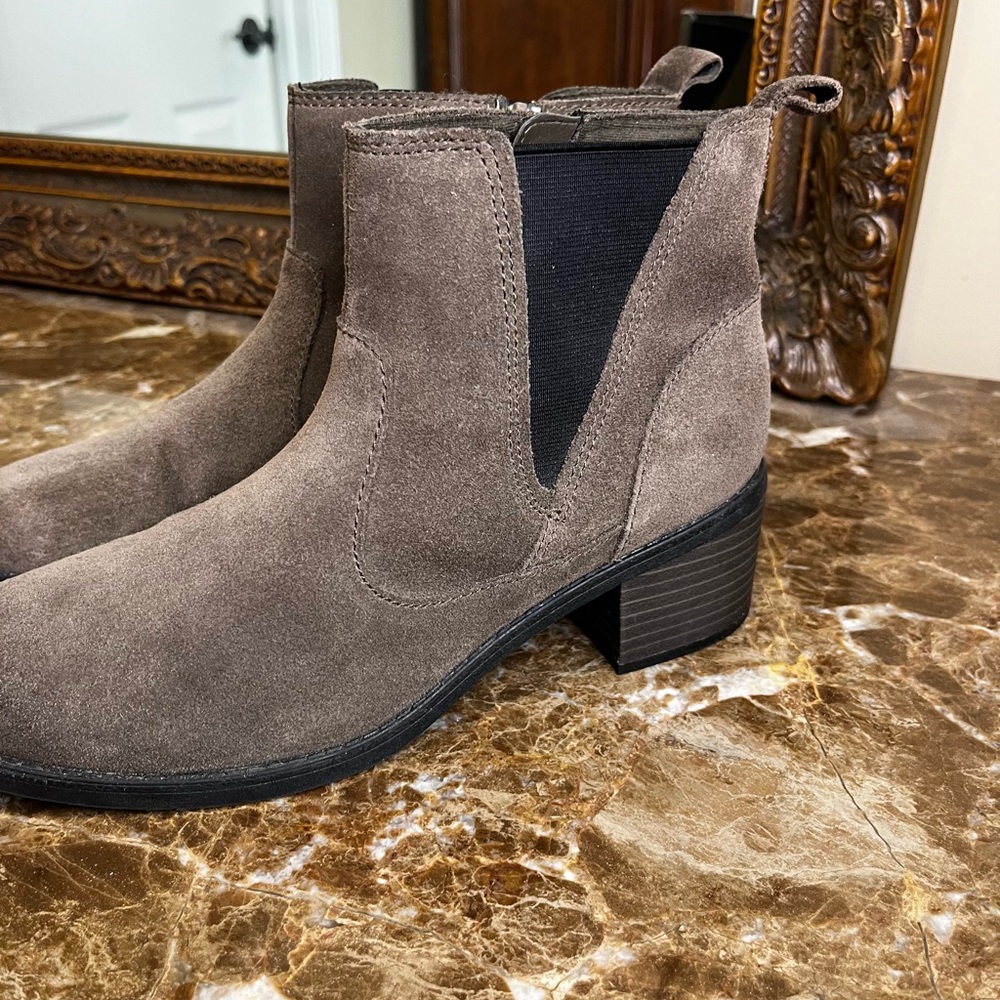 Clarks Suede Boots - Picture 8 of 8